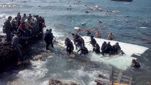 Plus d'un million de migrants ont traversé la Méditerranée en 2015 - ảnh 1